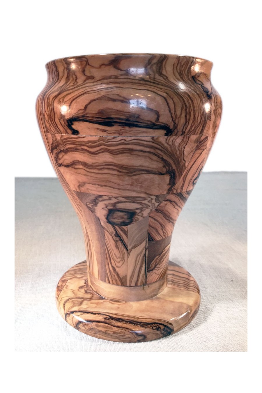 Vaso campana in legno di olivo