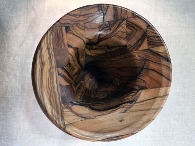 Bell shape vase in olive wood
