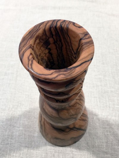 Vaso spirale, legno di olivo