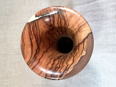 Cup vase in olive wood