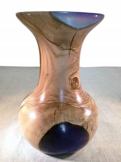 Purple amphora vase, olive wood and resin